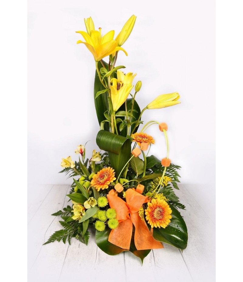 (C102) Arrangement a face of yellow and orange