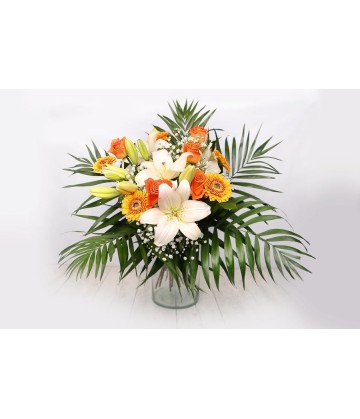 Bouquet of white and orange roses 