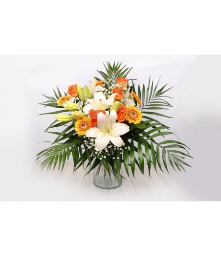 Bouquet of white and orange roses 