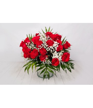 Bouquet of short red roses 